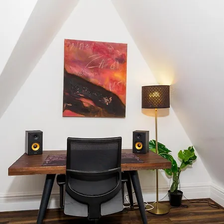 Pearl Chambers In Centre * Leeds (West Yorkshire)