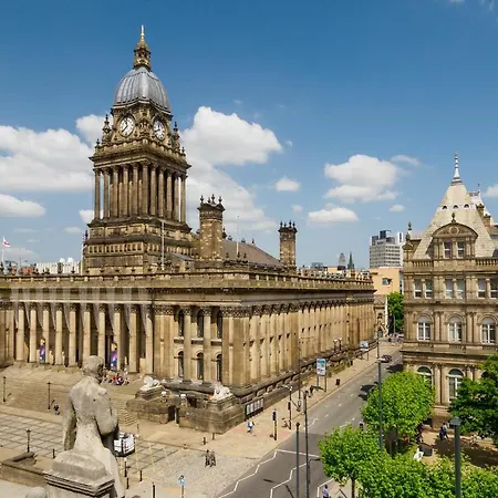 Pearl Chambers In Centre